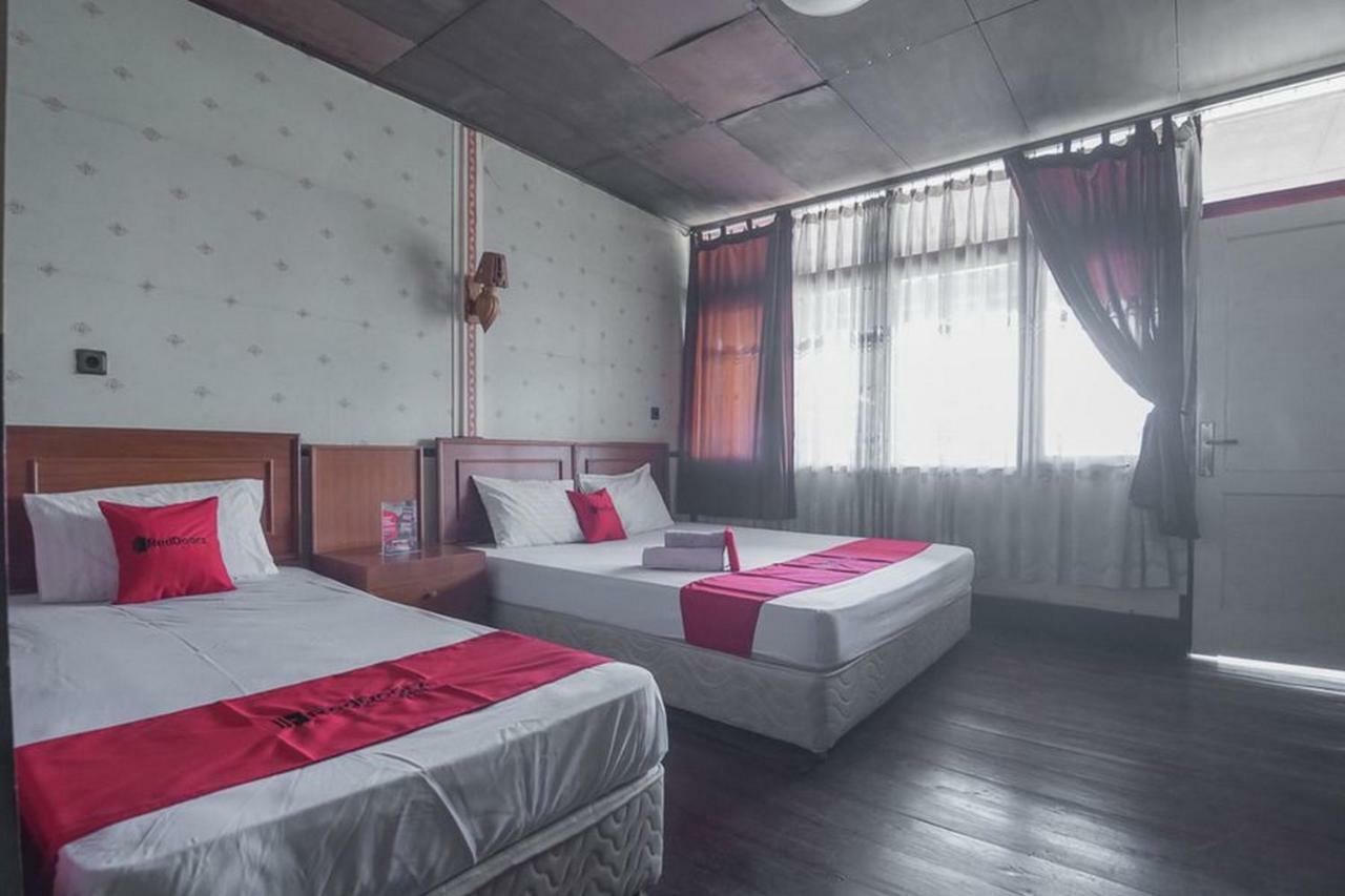 Reddoorz @ Maribaya Street Hotel Lembang Bagian luar foto